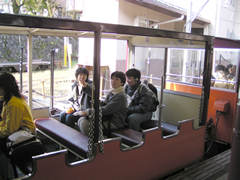 黒部峡谷のトロッコ列車の画像　富山観光名所