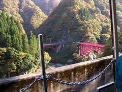 黒部峡谷の新山彦橋の画像　富山観光名所