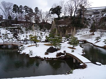 玉泉院丸庭園の雪景色